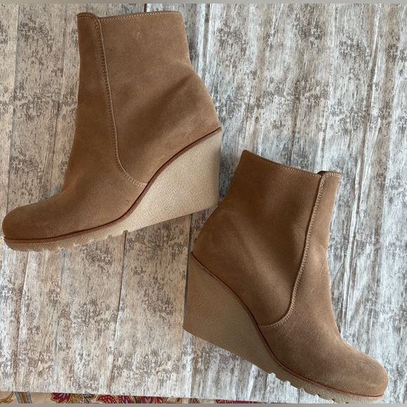 NEW w/o Box La CANADIENNE Camel Colored Suede Wedge Boot Women's Size 8 - Picture 1 of 7